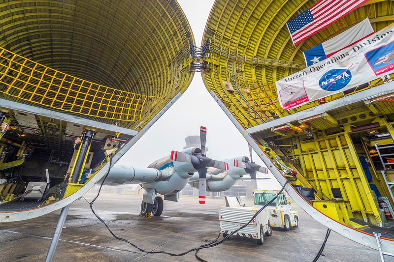 Illustration for article titled This Is How NASA Transports Spacecraft in an Aircraft